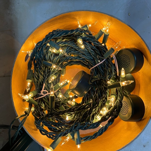 BNIB Strung Lights with 4 Bluetooth speakers 26’ and 80 Bulbs - Picture 10 of 10